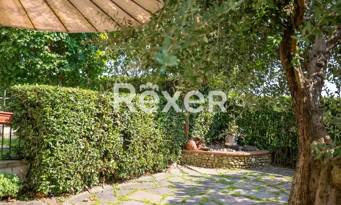 Rexer-Scandicci-Scandicci-Badia-a-Settimo-in-posizione-silenziosa-e-nel-verde-villetta-con-giardino-e-garage-Giardino