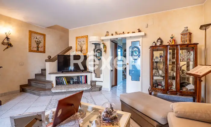 Rexer-Scandicci-Scandicci-Badia-a-Settimo-in-posizione-silenziosa-e-nel-verde-villetta-con-giardino-e-garage-Sala