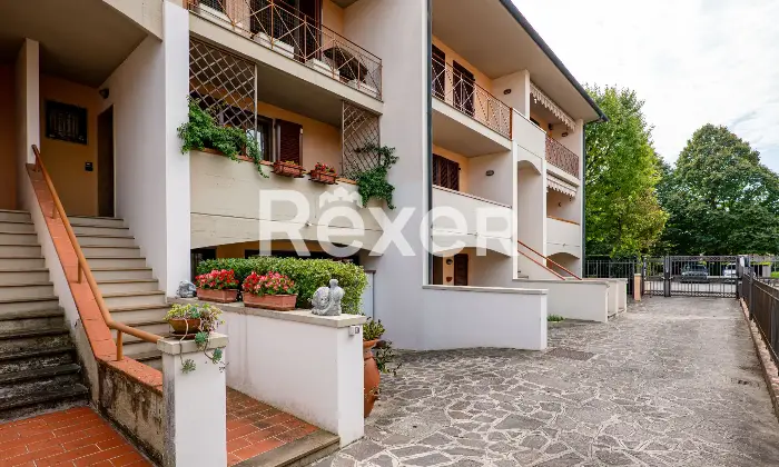 Rexer-Scandicci-Scandicci-Badia-a-Settimo-in-posizione-silenziosa-e-nel-verde-villetta-con-giardino-e-garage-Esterno