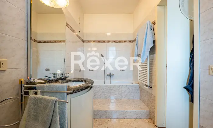 Rexer-Scandicci-Scandicci-Badia-a-Settimo-in-posizione-silenziosa-e-nel-verde-villetta-con-giardino-e-garage-Bagno