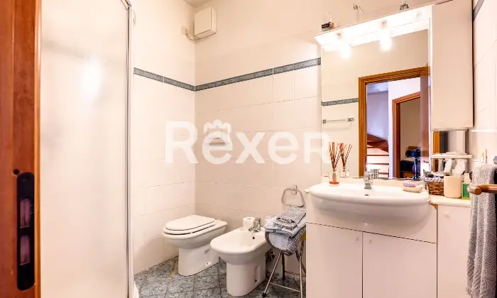 Rexer-Scandicci-Scandicci-Badia-a-Settimo-in-posizione-silenziosa-e-nel-verde-villetta-con-giardino-e-garage-Bagno