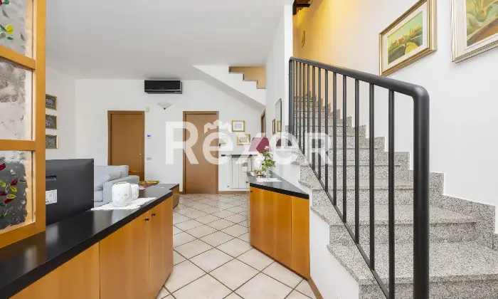 Rexer-Seregno-Seregno-Zona-SantAmbrogio-Villa-sa-schiera-centrale-di-mq-disposta-su-livelli-con-autorimessa-al-piano-seminterrato-Altro