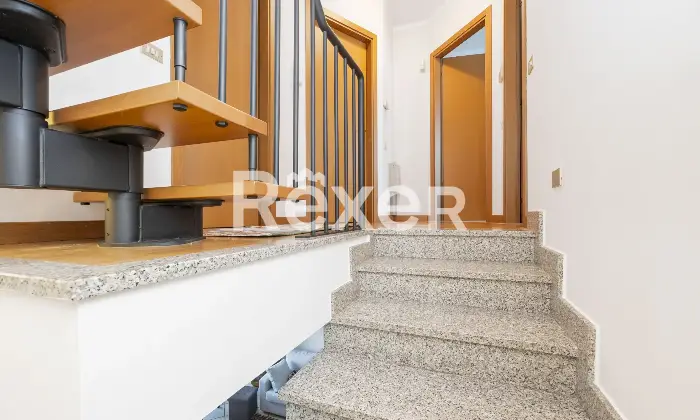 Rexer-Seregno-Seregno-Zona-SantAmbrogio-Villa-sa-schiera-centrale-di-mq-disposta-su-livelli-con-autorimessa-al-piano-seminterrato-Altro