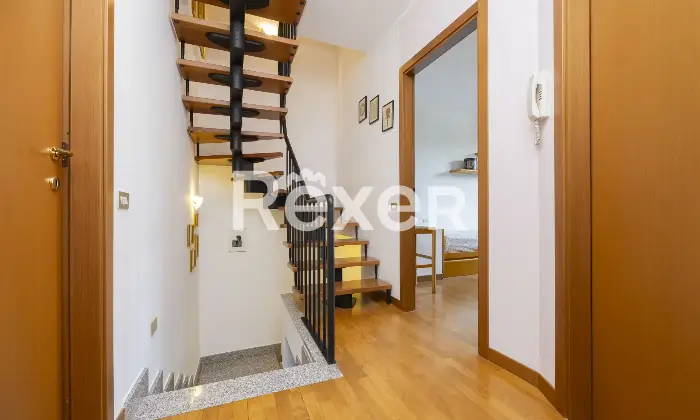 Rexer-Seregno-Seregno-Zona-SantAmbrogio-Villa-sa-schiera-centrale-di-mq-disposta-su-livelli-con-autorimessa-al-piano-seminterrato-Altro