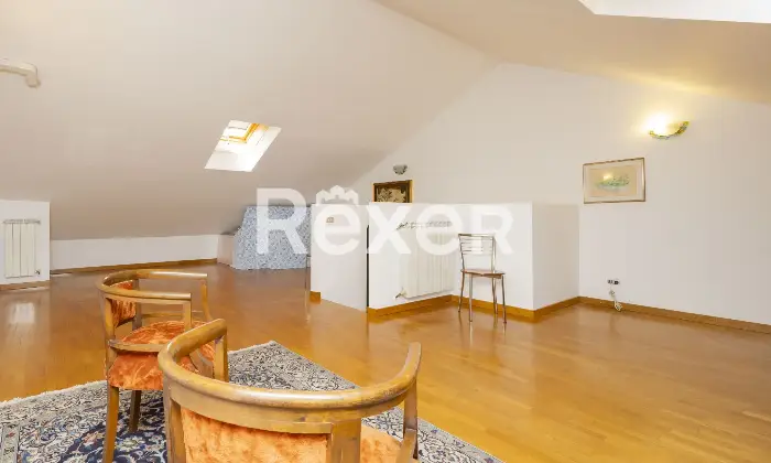 Rexer-Seregno-Seregno-Zona-SantAmbrogio-Villa-sa-schiera-centrale-di-mq-disposta-su-livelli-con-autorimessa-al-piano-seminterrato-Altro