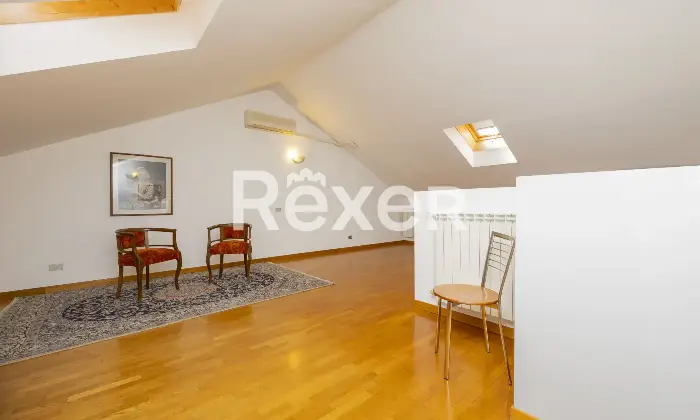 Rexer-Seregno-Seregno-Zona-SantAmbrogio-Villa-sa-schiera-centrale-di-mq-disposta-su-livelli-con-autorimessa-al-piano-seminterrato-Altro