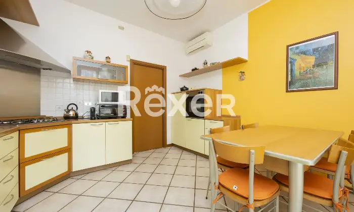 Rexer-Seregno-Seregno-Zona-SantAmbrogio-Villa-sa-schiera-centrale-di-mq-disposta-su-livelli-con-autorimessa-al-piano-seminterrato-Altro