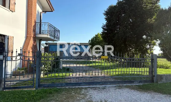 Rexer-Piove-di-Sacco-Ampia-casa-indipendente-con-terrazza-capannone-e-terreno-agricolo-Altro