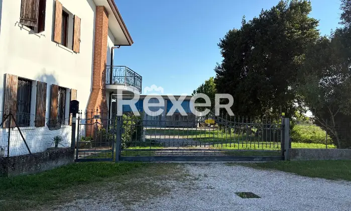 Rexer-Piove-di-Sacco-Ampia-casa-indipendente-con-terrazza-capannone-e-terreno-agricolo-Altro