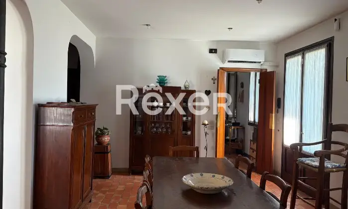 Rexer-Piove-di-Sacco-Ampia-casa-indipendente-con-terrazza-capannone-e-terreno-agricolo-Altro