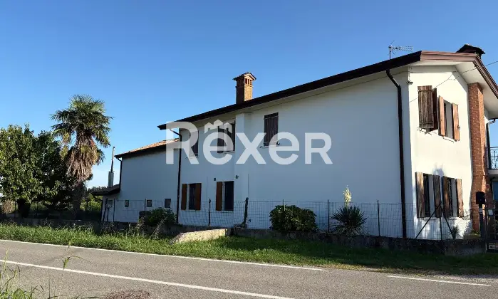 Rexer-Piove-di-Sacco-Ampia-casa-indipendente-con-terrazza-capannone-e-terreno-agricolo-Altro