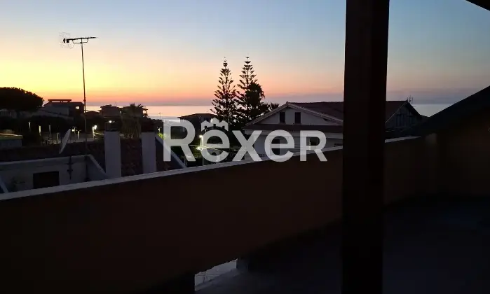 Rexer-Briatico-Briatico-attico-arredato-con-ampio-terrazzo-coperto-e-solarium-Terrazzo