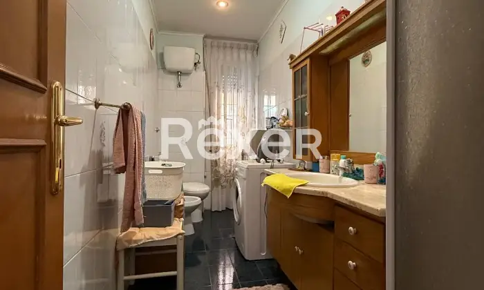 Rexer-Roma-Bilocale-Via-San-Polo-Dei-Cavalieri-Bagno