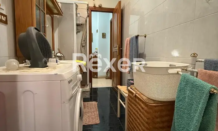 Rexer-Roma-Bilocale-Via-San-Polo-Dei-Cavalieri-Bagno