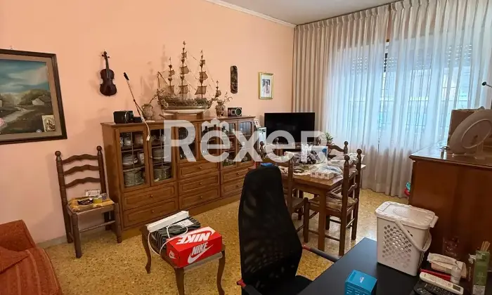 Rexer-Roma-Bilocale-Via-San-Polo-Dei-Cavalieri-Soggiorno