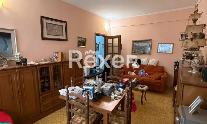 Rexer-Roma-Bilocale-Via-San-Polo-Dei-Cavalieri-Soggiorno