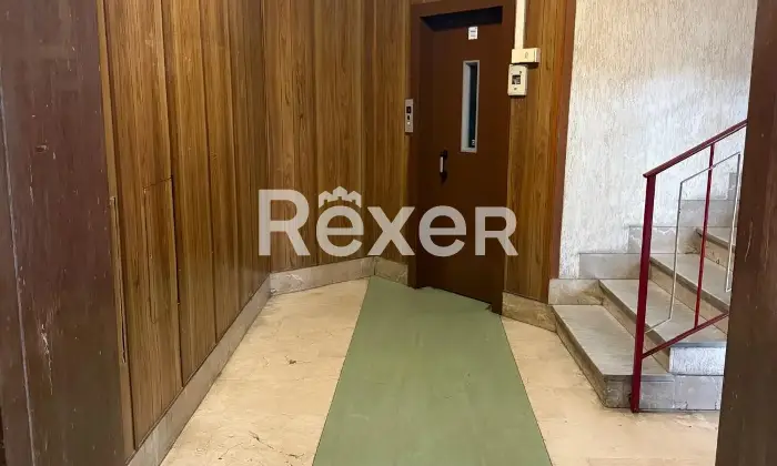 Rexer-Roma-Bilocale-Via-San-Polo-Dei-Cavalieri-Atrio