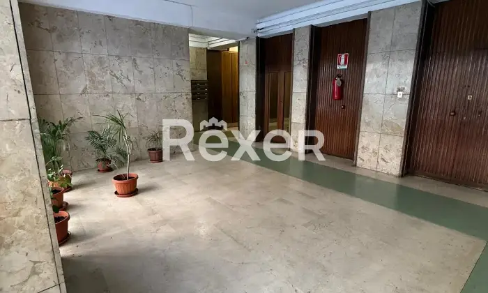 Rexer-Roma-Bilocale-Via-San-Polo-Dei-Cavalieri-Atrio