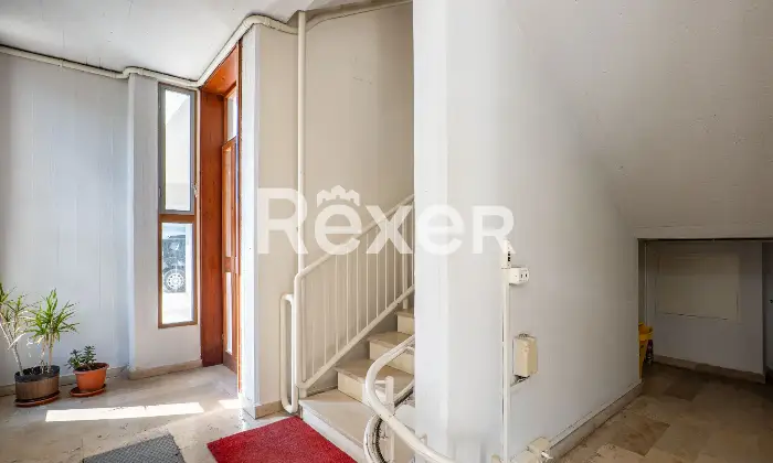 Rexer-Firenze-Firenze-sud-in-posizione-silenziosa-appartamento-con-tre-camere-terrazzo-e-posto-auto-Zone-comuni
