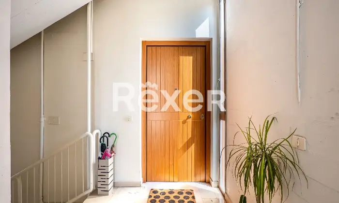 Rexer-Firenze-Firenze-sud-in-posizione-silenziosa-appartamento-con-tre-camere-terrazzo-e-posto-auto-Ingresso