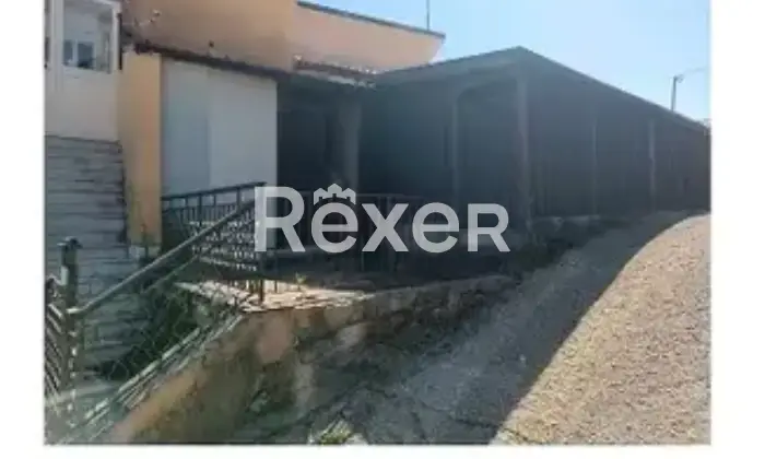 Rexer-Pietrastornina-Casa-su-tre-livelli-in-vendita-in-Localit-Due-Strade-a-Pietrastornina-Altro