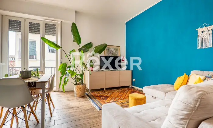 Rexer-Firenze-San-Jacopino-pressi-ultimo-piano-di-piccola-palazzina-quadrivani-con-due-balconi-in-perfetto-stato-Sala