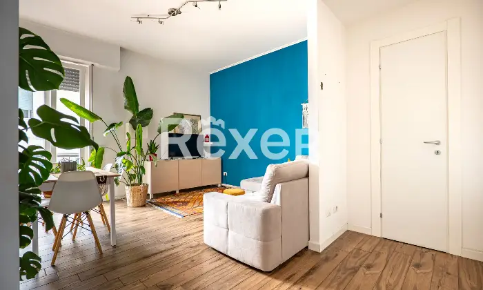 Rexer-Firenze-San-Jacopino-pressi-ultimo-piano-di-piccola-palazzina-quadrivani-con-due-balconi-in-perfetto-stato-Sala