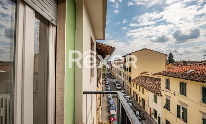 Rexer-Firenze-San-Jacopino-pressi-ultimo-piano-di-piccola-palazzina-quadrivani-con-due-balconi-in-perfetto-stato-Terrazzo