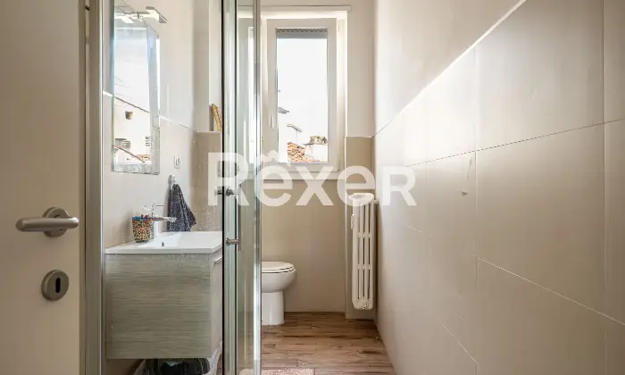 Rexer-Firenze-San-Jacopino-pressi-ultimo-piano-di-piccola-palazzina-quadrivani-con-due-balconi-in-perfetto-stato-Bagno