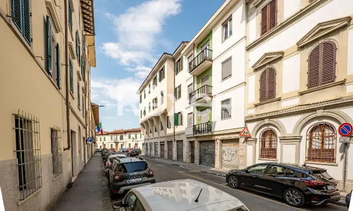 Rexer-Firenze-San-Jacopino-pressi-ultimo-piano-di-piccola-palazzina-quadrivani-con-due-balconi-in-perfetto-stato-Esterno
