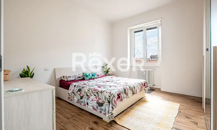 Rexer-Firenze-San-Jacopino-pressi-ultimo-piano-di-piccola-palazzina-quadrivani-con-due-balconi-in-perfetto-stato-Camera-da-letto-matrimoniale