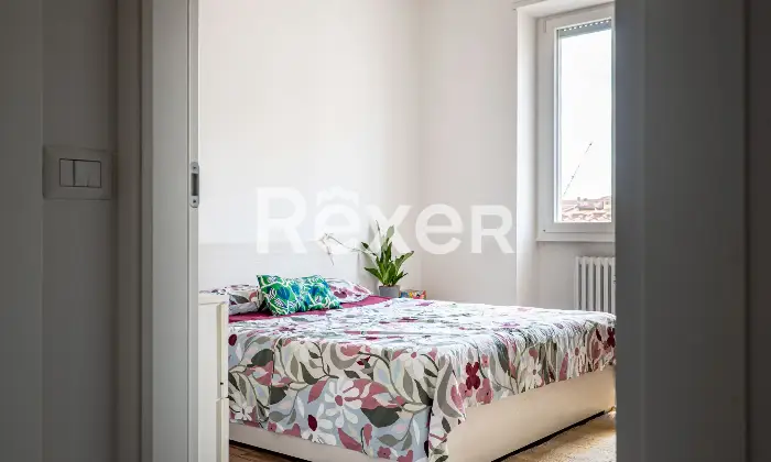 Rexer-Firenze-San-Jacopino-pressi-ultimo-piano-di-piccola-palazzina-quadrivani-con-due-balconi-in-perfetto-stato-Camera-da-letto-matrimoniale