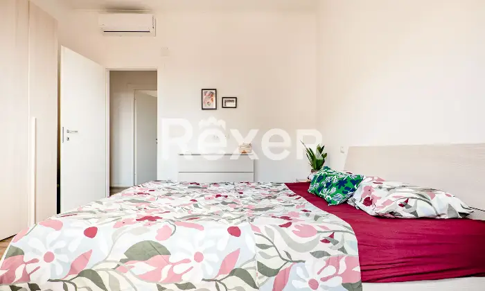 Rexer-Firenze-San-Jacopino-pressi-ultimo-piano-di-piccola-palazzina-quadrivani-con-due-balconi-in-perfetto-stato-Camera-da-letto-matrimoniale