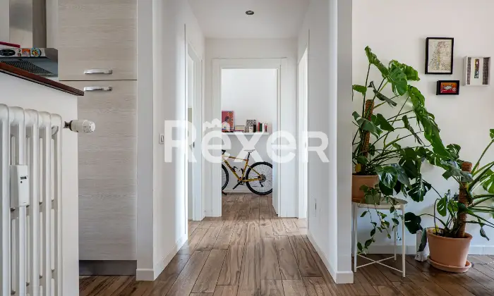 Rexer-Firenze-San-Jacopino-pressi-ultimo-piano-di-piccola-palazzina-quadrivani-con-due-balconi-in-perfetto-stato-Disimpegno