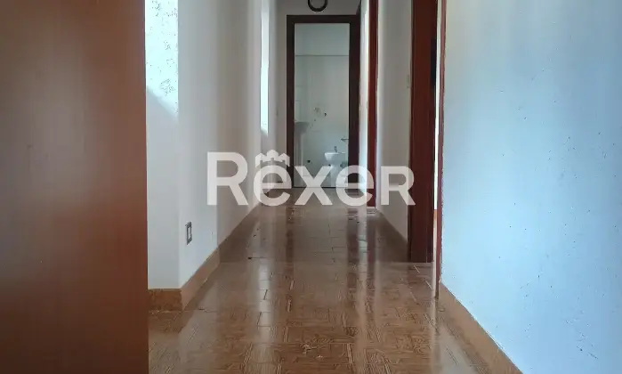 Rexer-Montorfano-Appartamento-con-box-auto-Corridoio