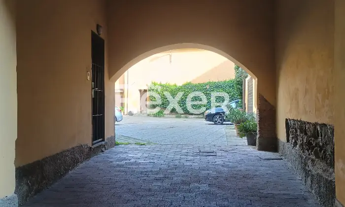 Rexer-Montorfano-Appartamento-con-box-auto-Facciata