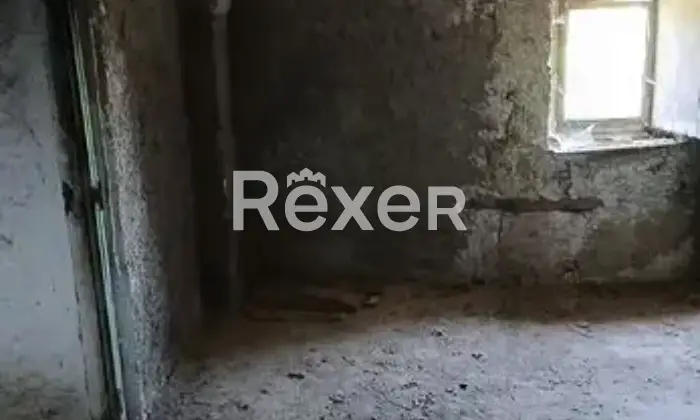 Rexer-Sessa-Aurunca-Casa-da-ristrutturare-con-giardino-e-terrazzino-Valogno-Sessa-Aurunca-CE-Altro