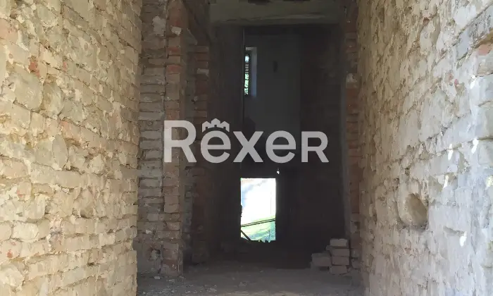 Rexer-SantAngelo-in-Pontano-Rustico-in-vendita-in-Via-Roma-a-SantAngelo-in-Pontano-Altro