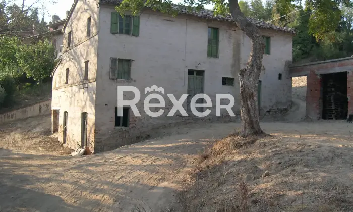 Rexer-SantAngelo-in-Pontano-Rustico-in-vendita-in-Via-Roma-a-SantAngelo-in-Pontano-Altro