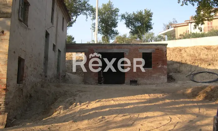 Rexer-SantAngelo-in-Pontano-Rustico-in-vendita-in-Via-Roma-a-SantAngelo-in-Pontano-Altro