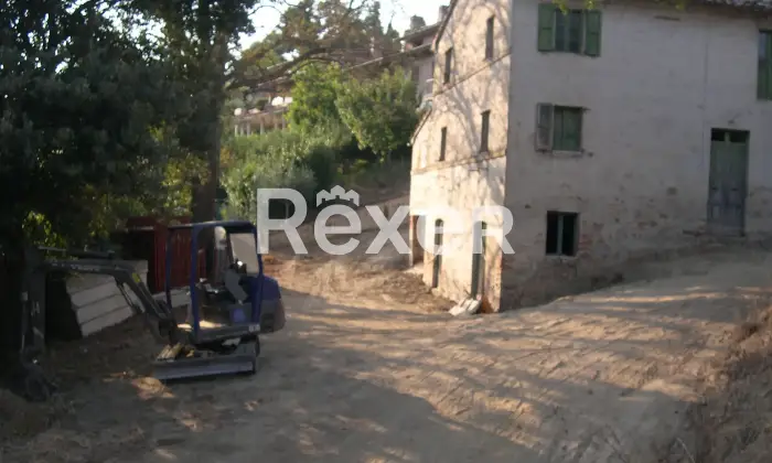 Rexer-SantAngelo-in-Pontano-Rustico-in-vendita-in-Via-Roma-a-SantAngelo-in-Pontano-Altro