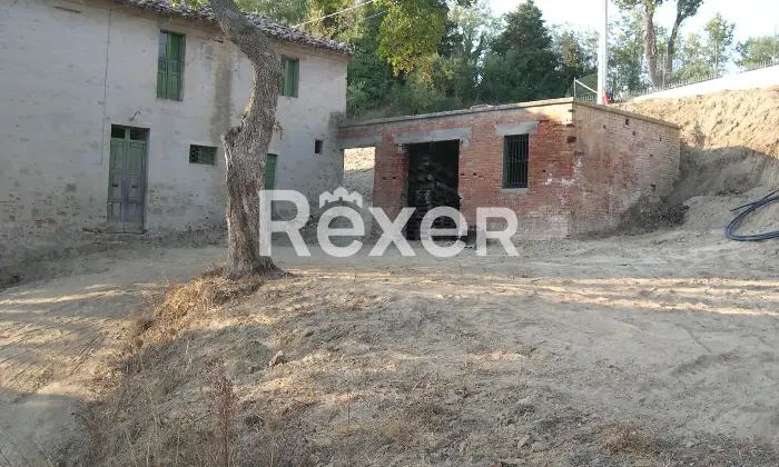 Rexer-SantAngelo-in-Pontano-Rustico-in-vendita-in-Via-Roma-a-SantAngelo-in-Pontano-Altro