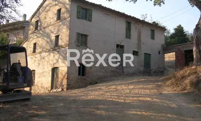 Rexer-SantAngelo-in-Pontano-Rustico-in-vendita-in-Via-Roma-a-SantAngelo-in-Pontano-Altro