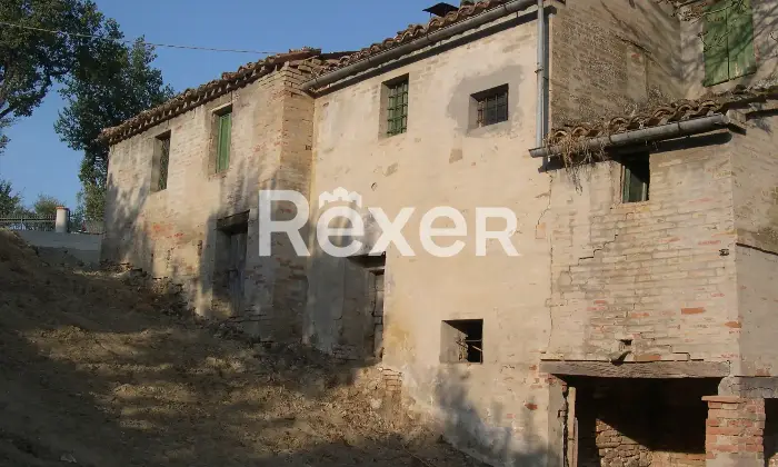 Rexer-SantAngelo-in-Pontano-Rustico-in-vendita-in-Via-Roma-a-SantAngelo-in-Pontano-Altro