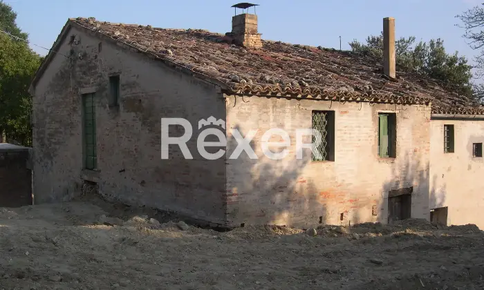 Rexer-SantAngelo-in-Pontano-Rustico-in-vendita-in-Via-Roma-a-SantAngelo-in-Pontano-Altro