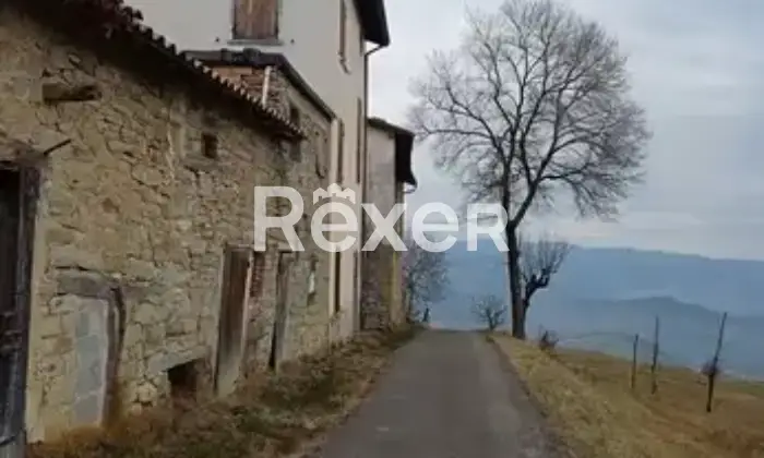 Rexer-Carpineti-Casa-indipendente-con-ex-stalla-in-sasso-e-terreno-Carpineti-RE-Altro