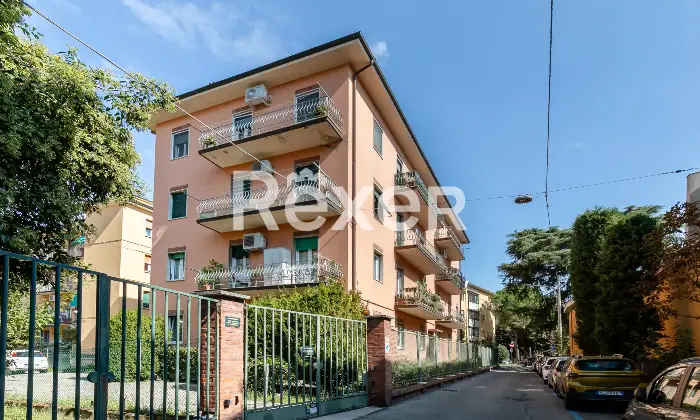 Rexer-Bologna-Elegante-appartamento-ristrutturato-con-camere-da-letto-e-posto-auto-condominiale-Altro