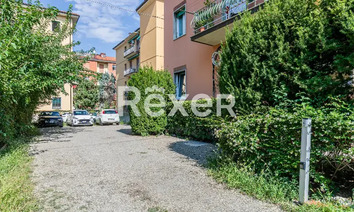 Rexer-Bologna-Elegante-appartamento-ristrutturato-con-camere-da-letto-e-posto-auto-condominiale-Altro