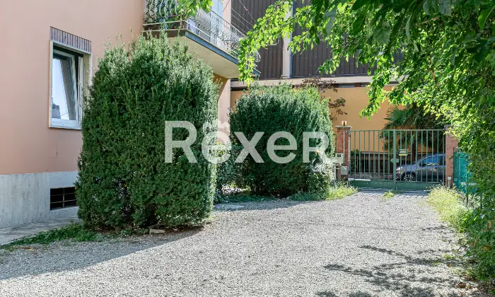 Rexer-Bologna-Elegante-appartamento-ristrutturato-con-camere-da-letto-e-posto-auto-condominiale-Altro