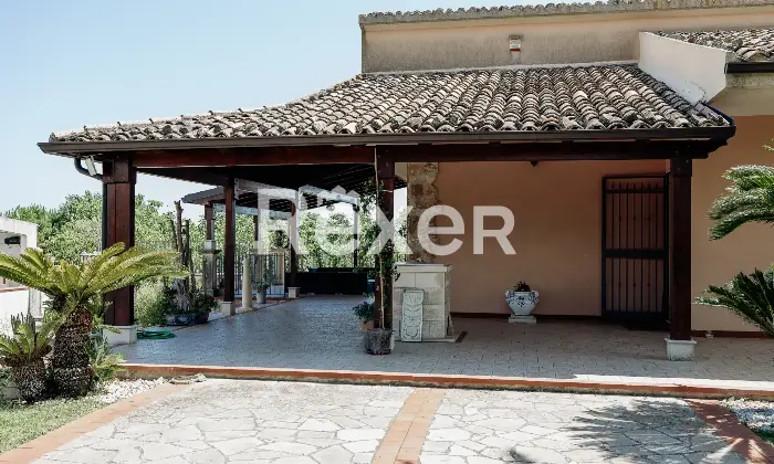 Rexer-Modica-Villa-con-piscina-Giardino